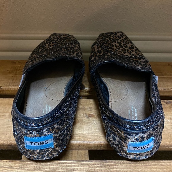*FREE SHIPPING* Leopard Sequin Toms - Picture 4 of 5